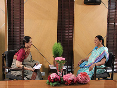 Hina Saxena With Honorable Chief Minister of Gujarat Smt. Anandiben Patel