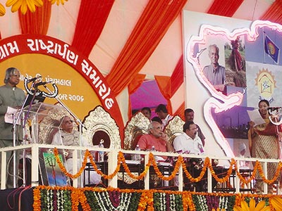 Hina Saxena With Former President APJ Abdul Kalam at Jyoti Gram Yojna Dedication Function